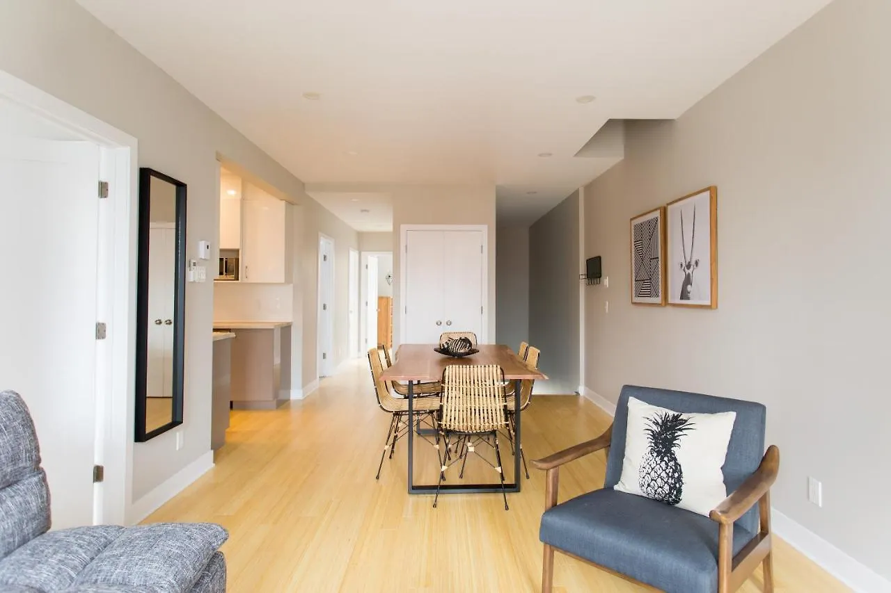 Apartman Trendy Little Italy 3 Bedroom Condo By Den Stays Montréal