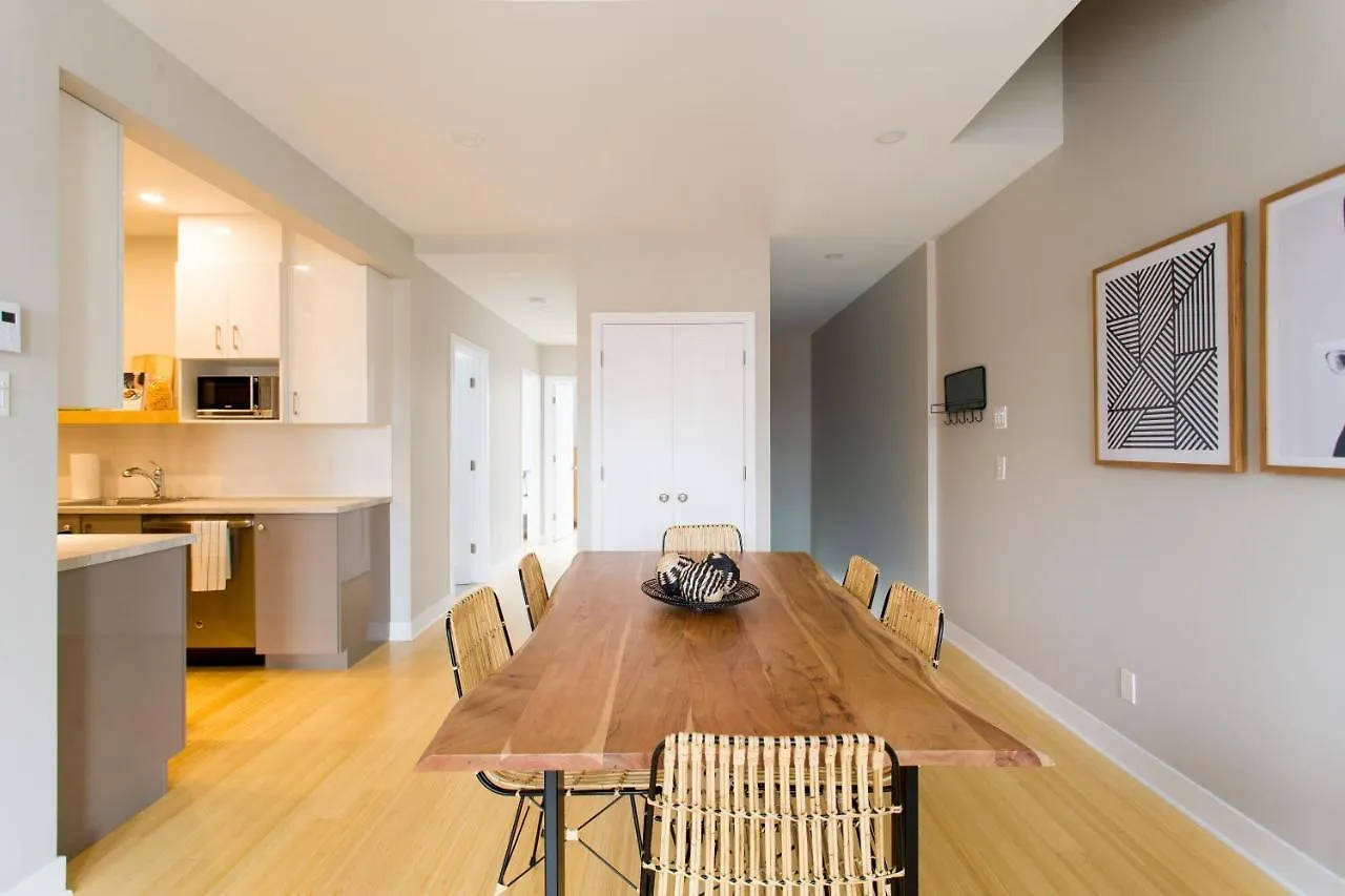 Apartman Trendy Little Italy 3 Bedroom Condo By Den Stays Montréal