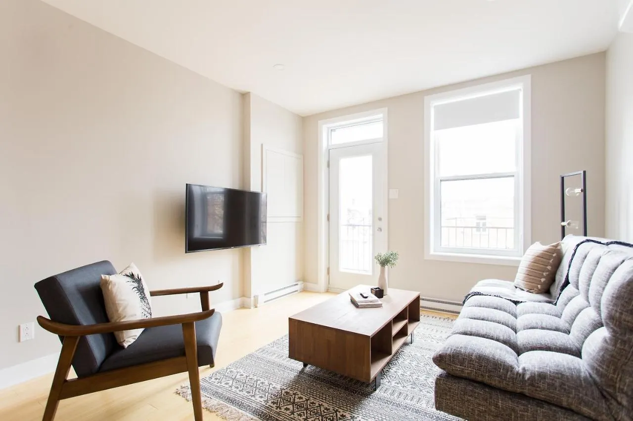 Trendy Little Italy 3 Bedroom Condo By Den Stays Montréal Apartman
