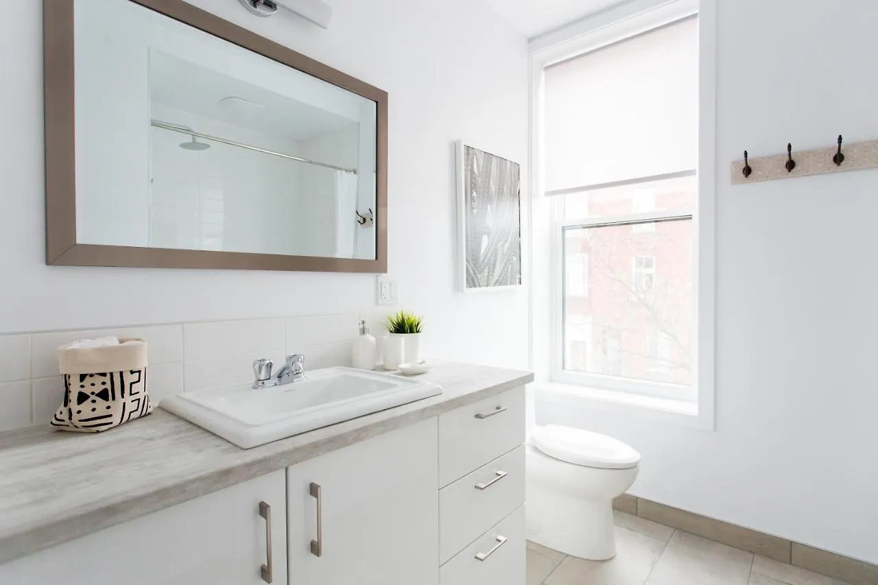 Trendy Little Italy 3 Bedroom Condo By Den Stays Montréal