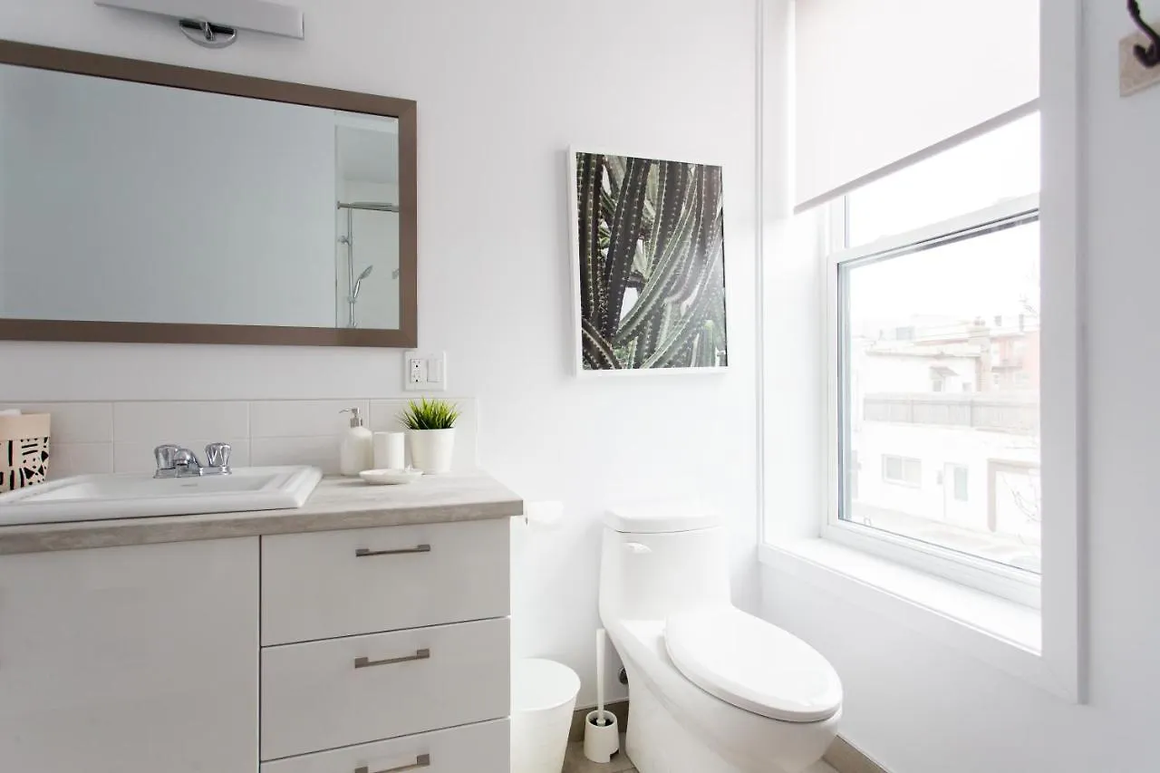 Trendy Little Italy 3 Bedroom Condo By Den Stays Montréal 0*,