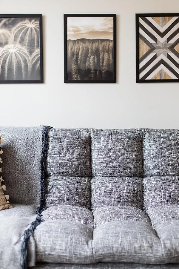 Trendy Little Italy 3 Bedroom Condo By Den Stays Montréal 0*,  Kanada