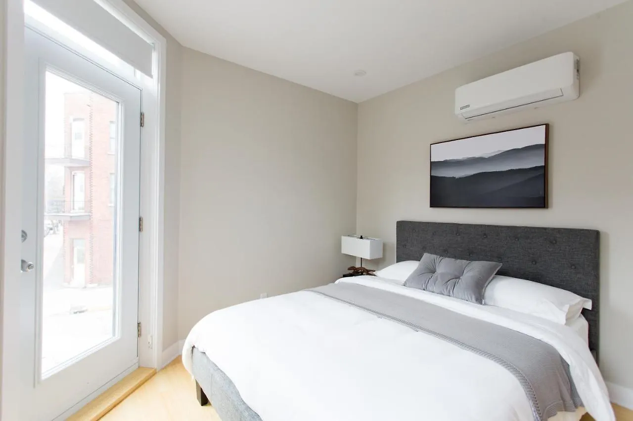 Trendy Little Italy 3 Bedroom Condo By Den Stays Montréal Kanada