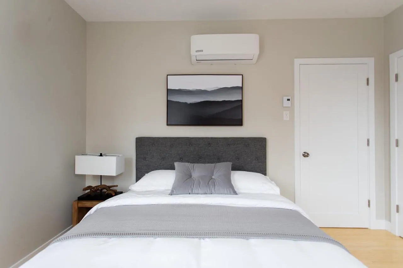 Trendy Little Italy 3 Bedroom Condo By Den Stays Montréal Kanada