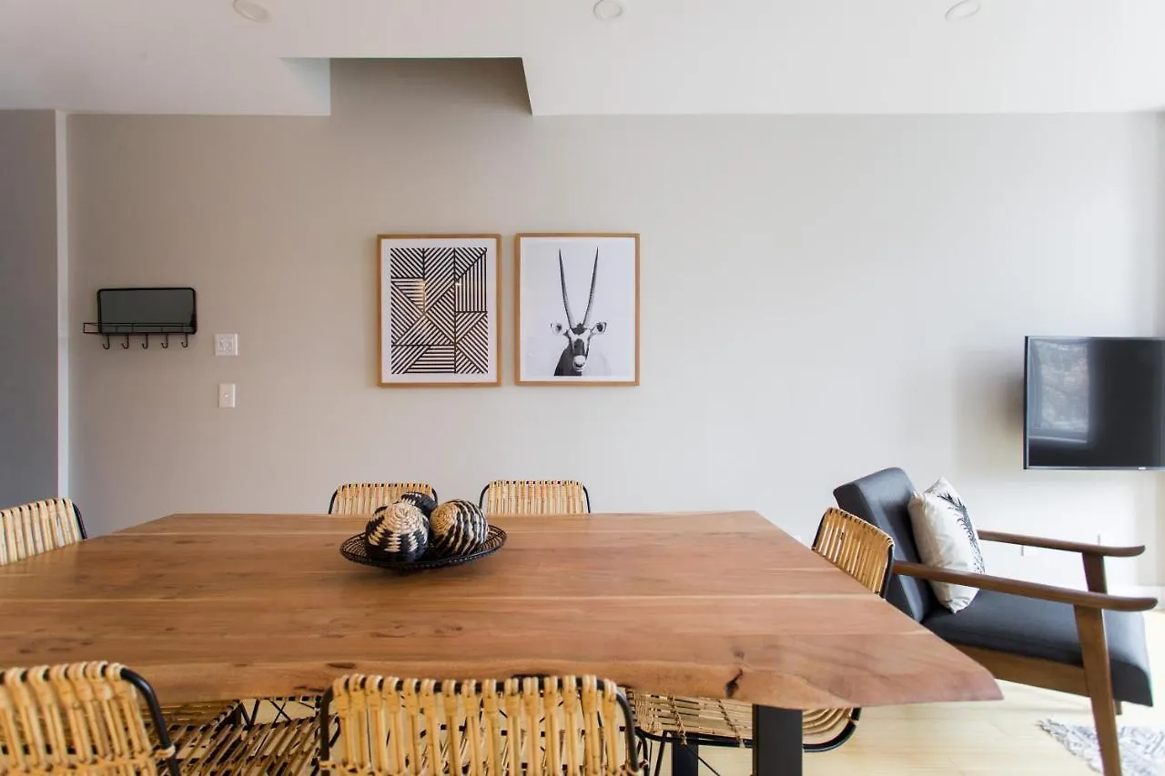 Apartman Trendy Little Italy 3 Bedroom Condo By Den Stays Montréal Kanada