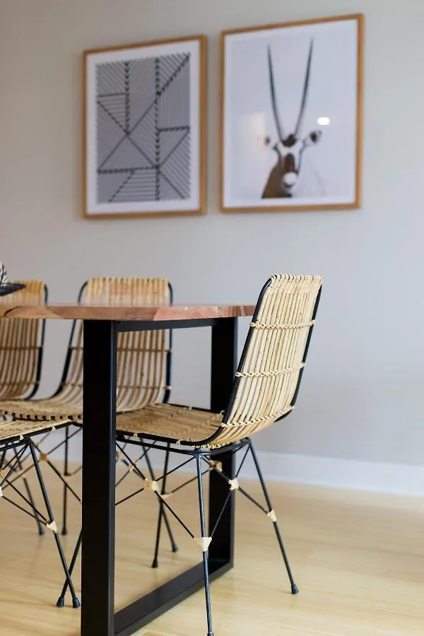 Trendy Little Italy 3 Bedroom Condo By Den Stays Montréal Kanada